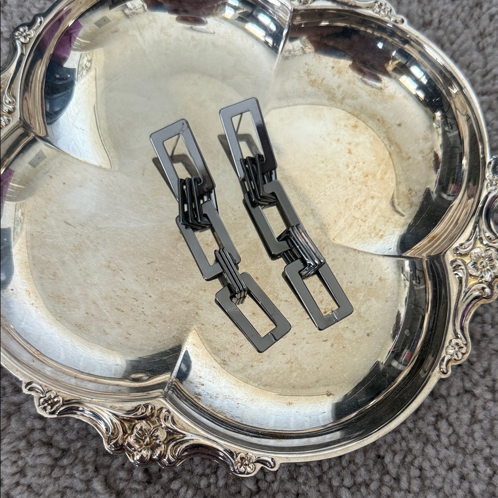 SHEIN Black Geometric Earrings